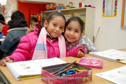 10012013 VICTORIA  y Camila.