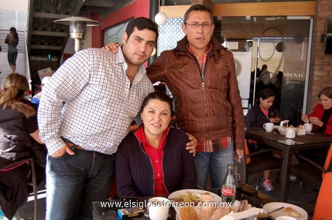 10012013 ANTONIO , Claudia y Jorge.