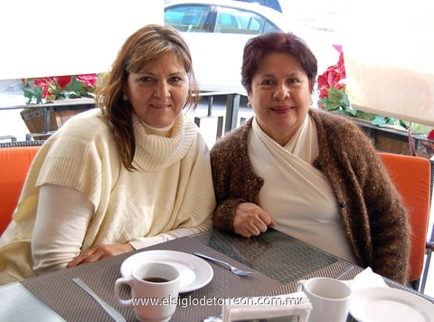 11012013 AURELIA  y Magdalena.