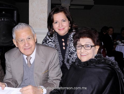 11012013 EN FESTEJO.  Don Valente, Carmen y MarÃ­a AsunciÃ³n.