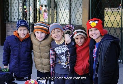 12012013 ALBERTO , Miguel, JesÃºs, Emiliano y Alfonso, lucen perfectos con gorros invernales.