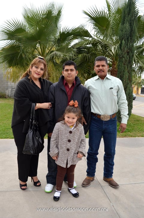 12012013 SOCORRO  YÃ¡Ã±ez y NicolÃ¡s Orona con sus hijos NicolÃ¡s y Sonia Orona.