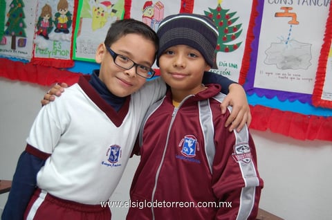 13012013 EN CLASES.   Jonathan y Luis Francisco.