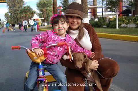 14012013 RENATA  y Mara con su perrito.