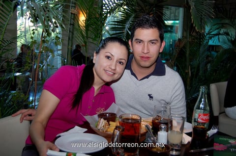 ROGELIO  y Mary.