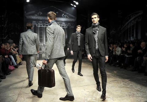 Modelos desfilaron con las creaciones para la temporada otoño-invierno 2013/14 de la marca italiana Enrico Coveri.