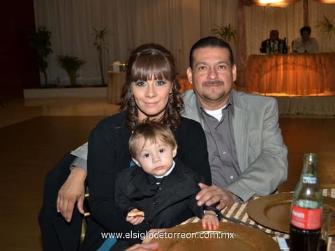 15012013 EN FESTEJO.  Victoria, JosÃ© Carlos y Carlos.