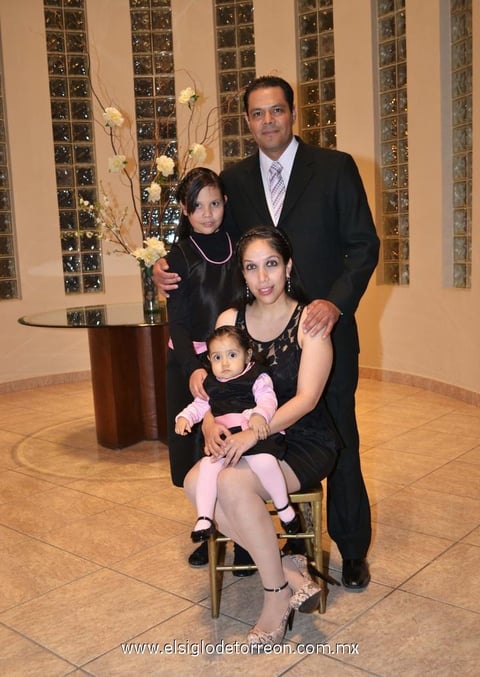 15012013 EN FESTEJO.  Mina, Dafne, Beatriz y Marcos.