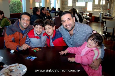 16012013 JORGE , VÃ­ctor, Rolando Jr., Rolando y Luciana.