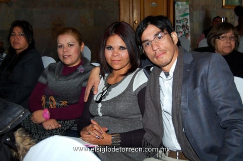 IVONNE  Vaquera Aguirre, Nayely Acuña Ávila y Omar Domínguez Jaramillo.