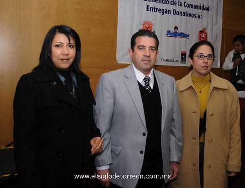 17012013 CLAUDIA  Ortiz, Alberto Torres y Diana González.