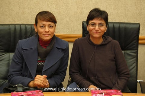 18012013 EN REUNIóN.  María de Los Ángeles y María Leticia.