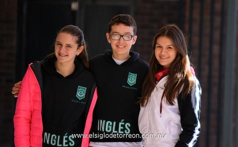 17012013 EN EL COLE.  Bárbara, Enrique y Sofía.