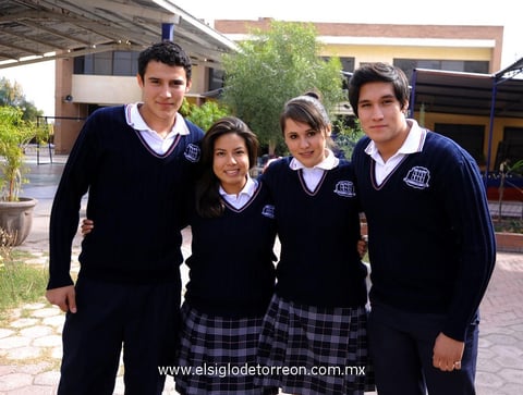 17012013 HéCTOR,  Fernanda, Mariana y Alejandro.