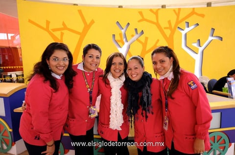 FESTEJO DE ANIVERSARIO.  Bety, Cynthia, Yahaira, Janeth y Alma.