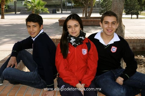 19012013 EMERSON  Medel Núñez, Brenda Fernández y Francisco Hernández.