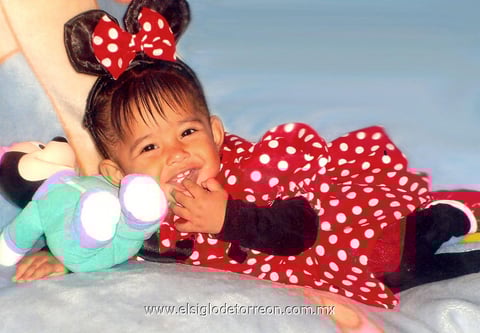 20012013 CUMPLEAÑERA.  María Fernanda Moreno Arriaga cumplió un año de vida, por tal motivo fue festejada por su mamá Elizabeth Arriaga.