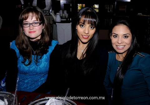 22012013 AIDé  Lee, Laura Rodela y Laura Wong.