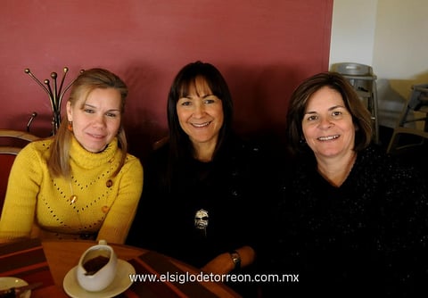 21012013 GABY,  Maru y Yola.