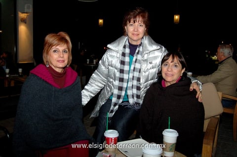 20012013 ÁNGELES,  Estela y Rocío.