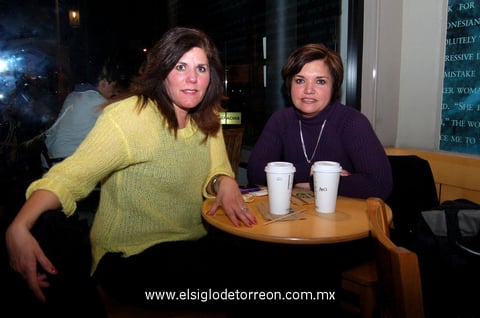 20012013 LORENA  y Anilú.