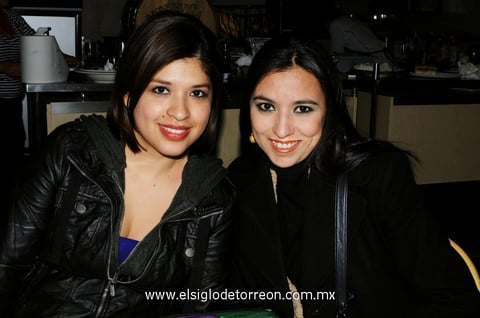 21012013 ELIZABETH  y Monsterrat.