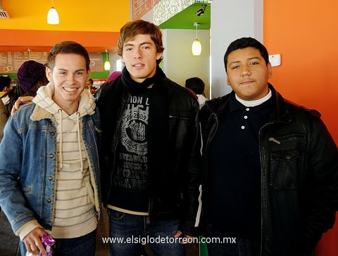 20012013 AMIGOS.  Bryan, Ulises y Dante.