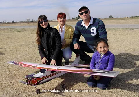 23012013 ANDREA , Regina, Sergio y Luly Rimada.