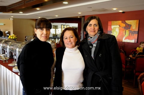 23012013 EN CUMPLEAñOS . Tina, Laura y Andrea.