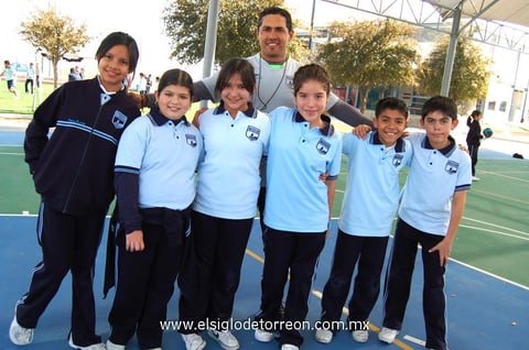 24012013 EN EL COLE.  Maricruz, Cristy, Valeria, Daniela, Brian, Mario y Juan Carlos.