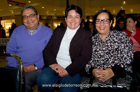 24012013 SALVADOR,  Nena y Coco.