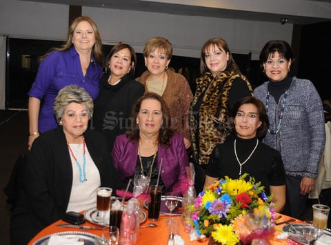 Norma, Martha, Rebeca, Isabel, Lucíla, Chachis, Lili y Lucy.