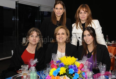 Belina, Sandra, Malena, Mónica y Maryfer.