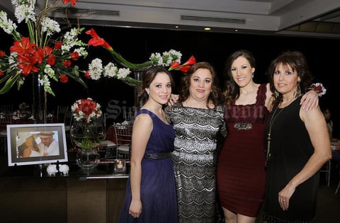 Carla Hernández en compañía de Aída Margarita Casteñada de Hernández, Olga Salas de Romero y Andrea Romero Salas.
