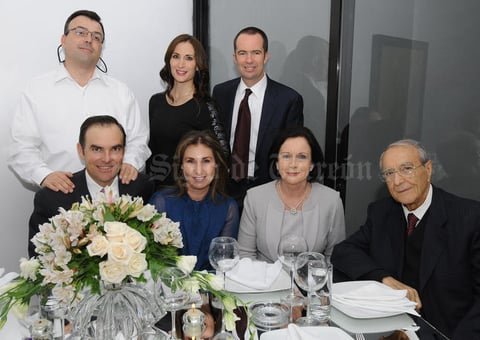 Vicente, Ana, Alejandro, Miguel, Tania, Paquita y Miguel.