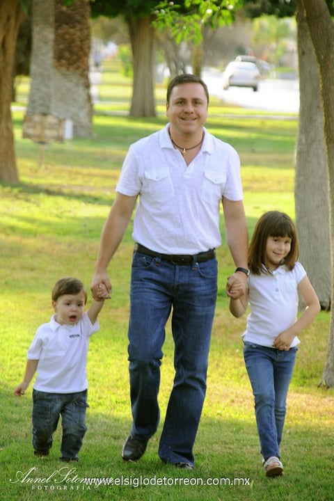 27012013 Jorge de Anda en compañía de sus hijos Silvita y Jorgito.- Annel Sotomayor Fotografía