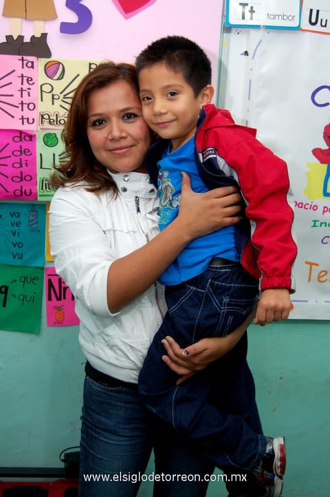 27012013 CUMPLEAñERO.  Jesús Daniel lució feliz durante el festejo de sexto cumpleaños que le fue organizado en su colegio, por su mamá Fabiola.