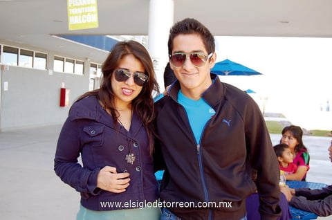 ENTRE CLASE Y CLASE.   Daniela Alvarado y Tomás Reyna.