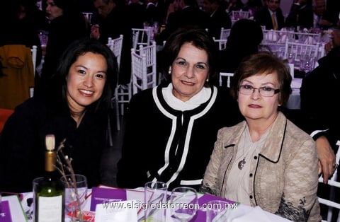 28012013 FLOR  Fong, Lucía de Martínez y Blanca de De Alba.