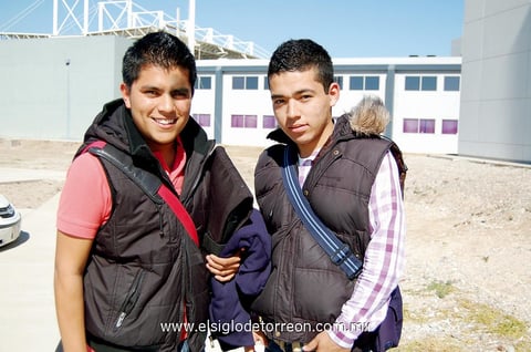 27012013 ENTRE CLASE Y CLASE.  Eduardo Rivera y Jared Aguirre.