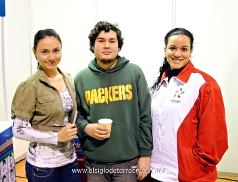 27012013 FERIA ESCOLAR.  Adriana Arratia, Fabián Ochoa y Saraí Vázquez.