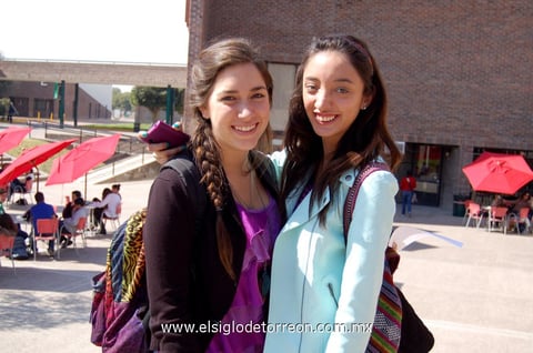 26012013 UNIVERSITARIOS.  Clara y Sofía.