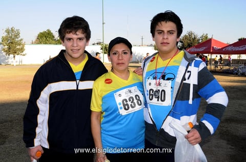 28012013 LENNY  de Limón con sus hijos José y Pedro Limón.