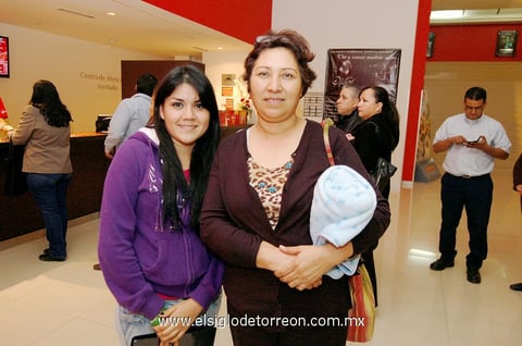 27012013 EN EL CINE.  Blanca y Dolores.