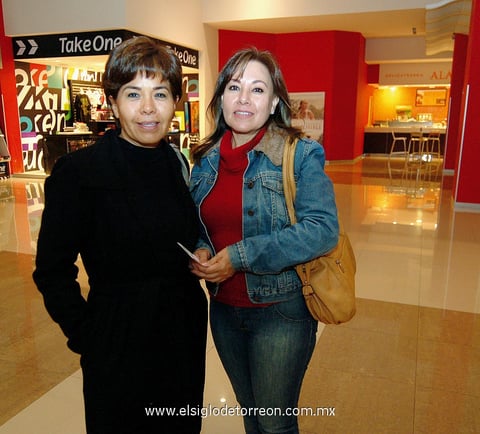 27012013 EN EL CINE.  Margarita y Mary.