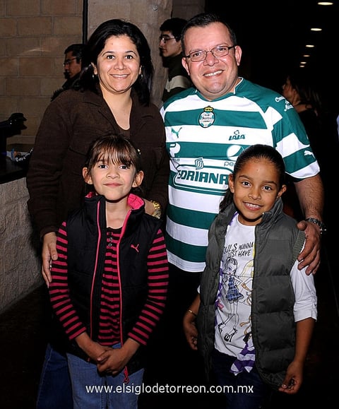29012013 CONVIVENCIA FAMILIAR   Jimena, Jacobo, Claudia y Regina.