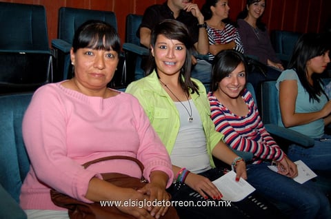 29012013 MARíA  Guadalupe, Angélica, Gabriela.