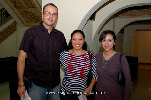 29012013 BRAULIO,  Brenda y Marcela.