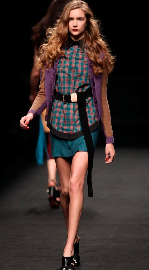 La modelo luce un conjunto de Brain & Beast, el cual destaca por ser de las tendencias que se usarán durante este 2013.
