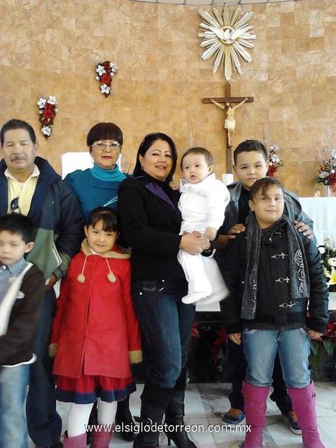 Familia Rodríguez Arámbula en el bautizo de César Alexander Pérez Rodríguez celebrada el tres de enero en la Iglesia del Espíritu Santo en Gómez Palacio, Dgo.